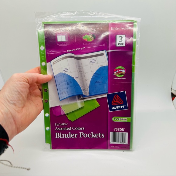NWT AVERY® FOLD-OUT BINDER POCKETS, 5-1/2 X 8-1/2, ASSORTED, 3/PACK - Picture 3 of 4